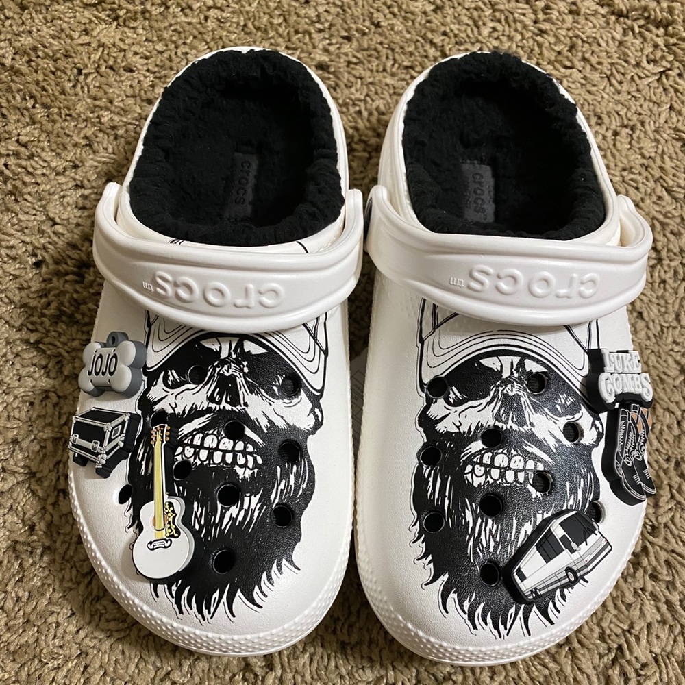🔥🔥Luke Combs Crocs m4/w6 🔥🔥